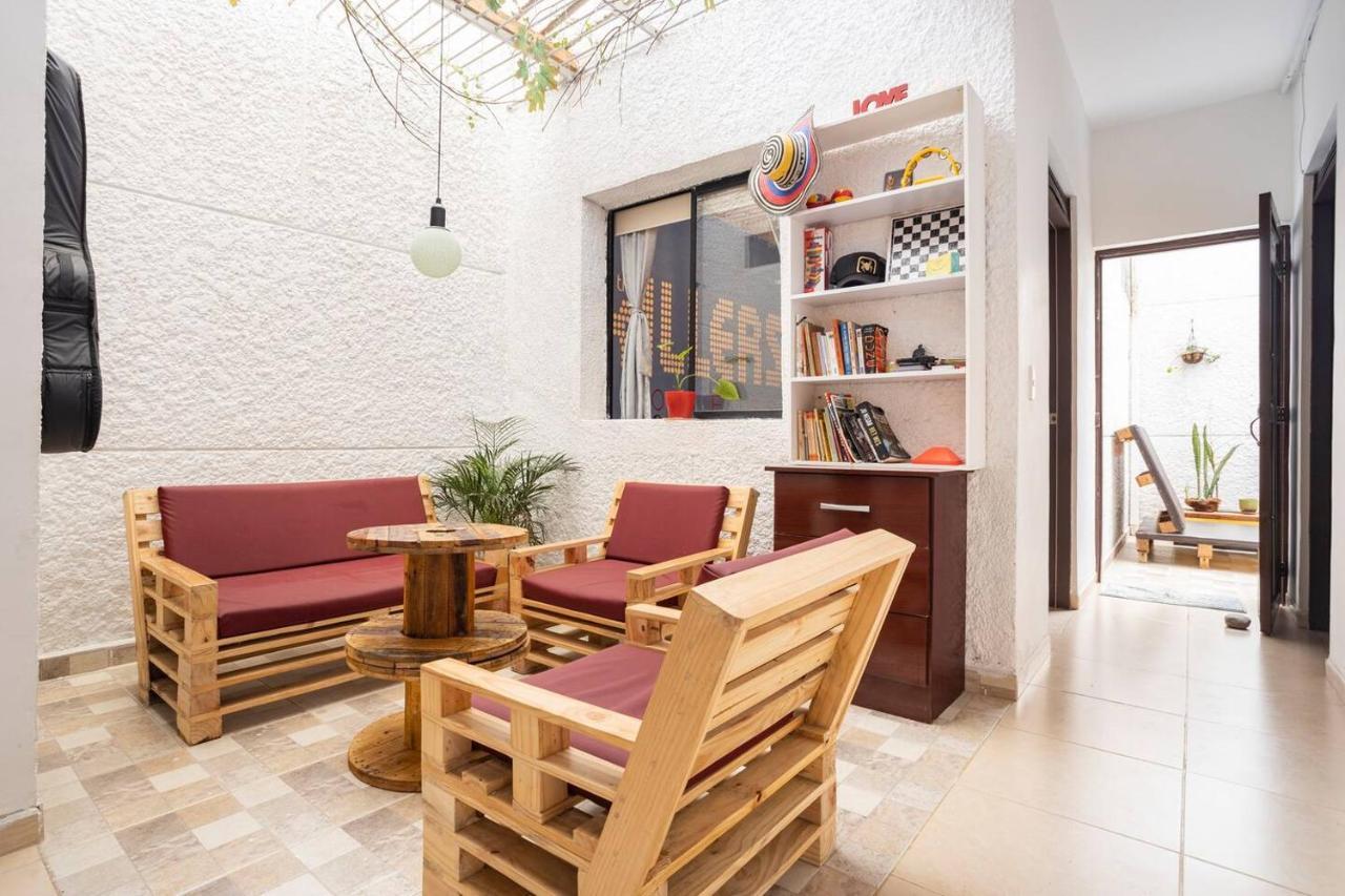 Casa Clandestina Guest House Medellin Exterior photo